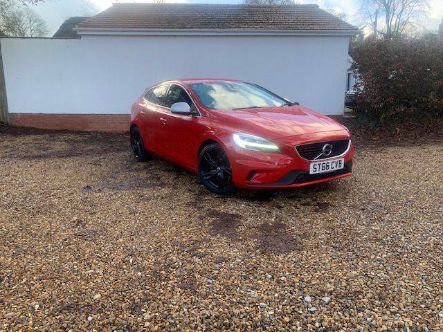 Volvo V40 2.0 T3 [152] R DESIGN Pro 5dr Hatchback Petrol Red